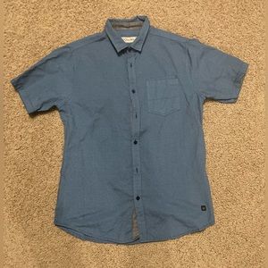 Buckle’s departwest medium blue shirt-sleeve button down.